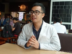 Dennis Adhiswara Gembira Milly & Mamet Raih 1 Juta Penonton