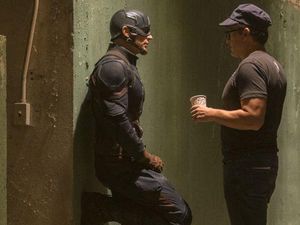 Bukan Lagi Jagoan Baik Hati, Chris Evans Senang Jadi Orang Jahat Bukan Lagi Jagoan Baik Hati, Chris Evans Senang Jadi Orang Jahat