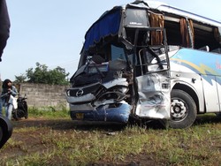 Bus Sugeng Rahayu Vs Harapan Jaya, Empat Orang Luka