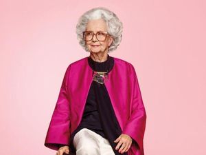 Nenek Berusia 100 Tahun Jadi Model Majalah Vogue Inggris