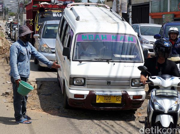 Pembangunan Jalan di Pamulang Terus Dikerjakan