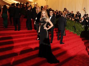 Fashion Flashback! Gaya Taylor Swift Taklukkan Punk & Fantasi di Met Gala