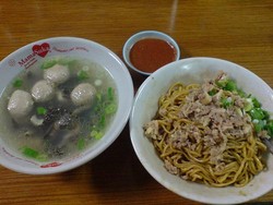 Kalau ke Tasik, Jangan Lupa Jajan Mie Bakso Babat yang Gurih Enak