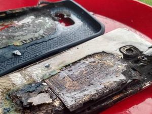 Galaxy S6 Edge+ Overheat Hingga Terbakar di Kasur Galaxy S6 Edge+ Overheat Hingga Terbakar di Kasur