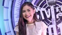 Senyum Sumringah Prilly Latuconsina