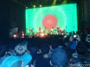 Mengawang Bersama Tame Impala ke Dimensi Lain