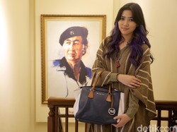 Kunjungi Museum Basoeki Abdullah, Isyana Sarasvati Merinding