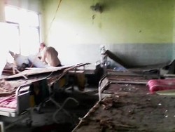 Plafon Ruang Rawat Anak RSUD Pamekasan Ambruk Timpa Keluarga Pasien