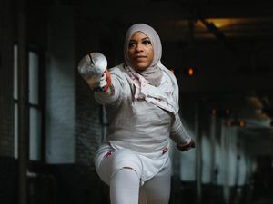 Hijabers Pertama Perwakilan AS Berhasil Sabet Medali Perunggu di Olimpiade Hijabers Pertama Perwakilan AS Berhasil Sabet Medali Perunggu di Olimpiade