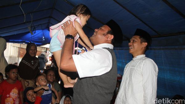 M Idrus Sapa Warga Korban Kebakaran