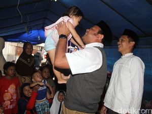 M Idrus Sapa Warga Korban Kebakaran