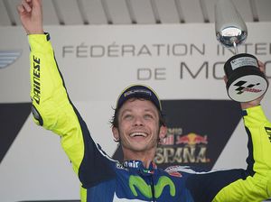 Rossi Beri Trofi Jerez ke Bocah Pengidap Kanker