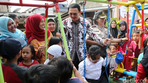 Ahok Resmikan RPTRA di Gang Senggol