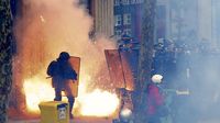 Demo Tolak Reformasi UU Buruh di Paris Ricuh