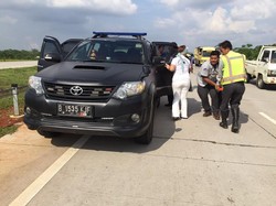 Avanza Terguling di KM 101 Tol Cipali Setelah Dihantam Bus, 4 Orang Luka