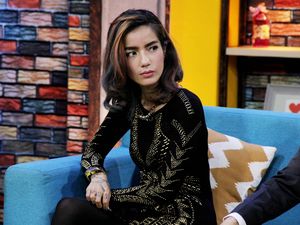 Berada di Bawah Tekanan, Sheila Marcia Cari Pelarian