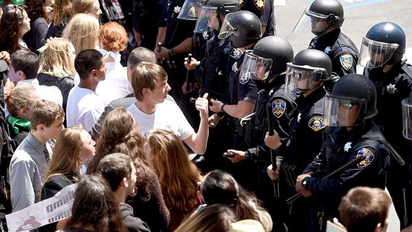 Demo Tolak Donald Trump di California