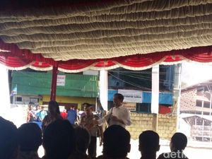 Pesan Jokowi ke Pedagang Pasar: Tidak Kumuh, Senyum, dan Pakai Celemek Pesan Jokowi ke Pedagang Pasar: Tidak Kumuh, Senyum, dan Pakai Celemek