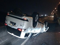 Pajero Sport Terguling di KM 17 Tol Ancol