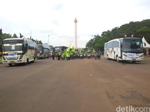 Massa Buruh dari Istana Mulai Bergerak ke Stadion GBK