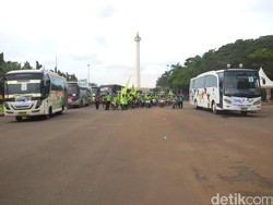 Massa Buruh dari Istana Mulai Bergerak ke Stadion GBK
