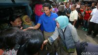 Sandiaga Uno Blusukan di Pasar Kebon Pala