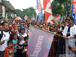Peringati May Day, Sultan HB X Jalan Sehat Bersama Buruh