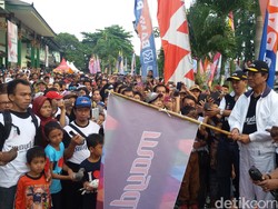 Peringati May Day, Sultan HB X Jalan Sehat Bersama Buruh