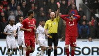 Kekalahan ini tak mengubah posisi Liverpool di peringkat ketujuh klasemen sementara Liga Primer Inggris dengan 55 poin dari 35 laga. Sementara itu, Swansea menempati peringkat ke-13 dengan 43 poin dan dipastikan aman dari degradasi. Rebecca Naden/Reuters/detikFoto. 