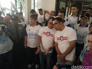Hari Buruh, Menaker dan Ridwan Kamil Kompak Berkaus Mayday Is A Holiday