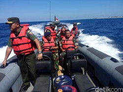 Kunjungi Pulau Terluar, Panglima Beri Bantuan Motor Roda 3 Hingga Speedboat