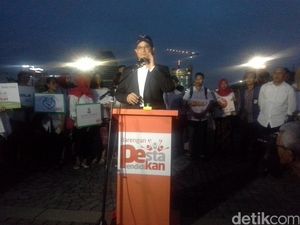 Mendikbud Ajak Warga Upacara Hardiknas Pakai Baju Adat Mendikbud Ajak Warga Upacara Hardiknas Pakai Baju Adat