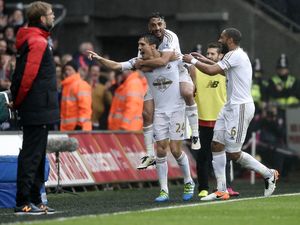 Swansea Kalahkan Liverpool 3-1