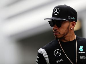 Terganjal Masalah Teknis Lagi, Hamilton Merasa Tak Berdaya