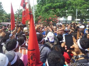 May Day di Medan Berlangsung Ricuh, 25 Orang Ditangkap Polisi