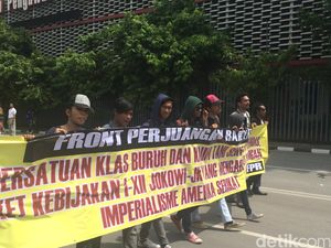 Massa Buruh Long March dari HI ke Istana Merdeka, Kendaraan Dialihkan ke Busway
