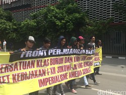 Massa Buruh Long March dari HI ke Istana Merdeka, Kendaraan Dialihkan ke Busway