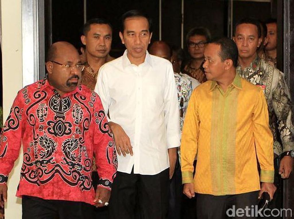 Bertemu Jokowi, Gubernur Papua Laporkan Freeport Hingga Pos Perbatasan Bertemu Jokowi, Gubernur Papua Laporkan Freeport Hingga Pos Perbatasan