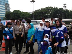 Demo di DPR, Para Buruh Selfie dengan Polisi