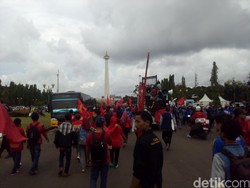 Massa Buruh di Depan Istana Merdeka Bubar, TransJ Beroperasi Normal Kembali