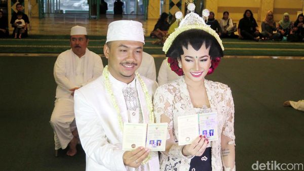 Ratu Felisha dan Ari Pujianto Resmi Menikah