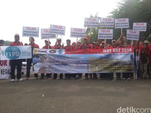 Buruh Mulai Berbaris di Depan Monas Siap-siap Menuju ke Istana