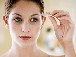 Kini Ada Wig Khusus Alis yang Bisa Persingkat Waktu Dandanmu