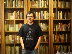 Eka Kurniawan Lawan Dua Penulis Tiongkok di FT/OppenheimerFunds Emerging Voices Awards