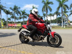 Motor Galak Ducati Monster 821