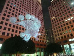 Sang Burung Melayang di Langit Jakarta