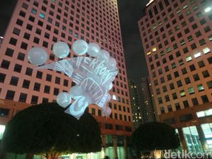 Sang Burung Melayang di Langit Jakarta Sang Burung Melayang di Langit Jakarta