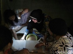 Air Panas yang Muncul dari Tanah di Rumah Onah di Jakut Dikuras, Air Tetap Mengalir