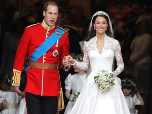 Kini Anda Juga Bisa Miliki Potongan Kue Pengantin Pangeran William dan Kate Middleton