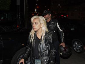 Penampilan Biker Lady Gaga Saat Dibonceng Motor Bradley Cooper